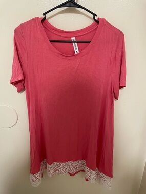 ✨Women’s Zenana Signature Top Size M